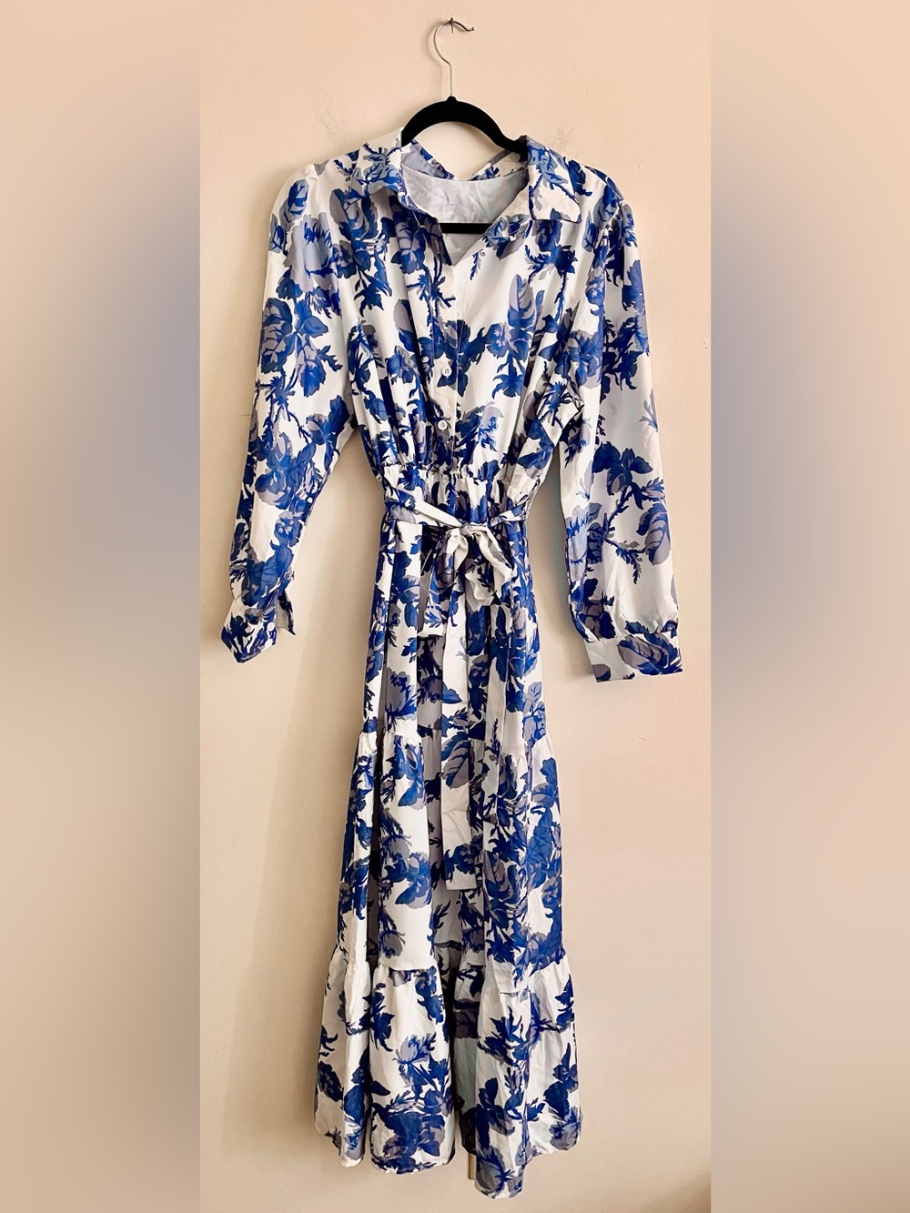 🐚 NWOT SHEIN Plus Size Maxi Dress with Blue Floral Print and Tie Waist 🐚